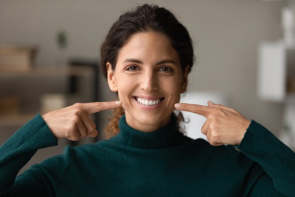 a female smiling after hearing the advantages of digital dentures