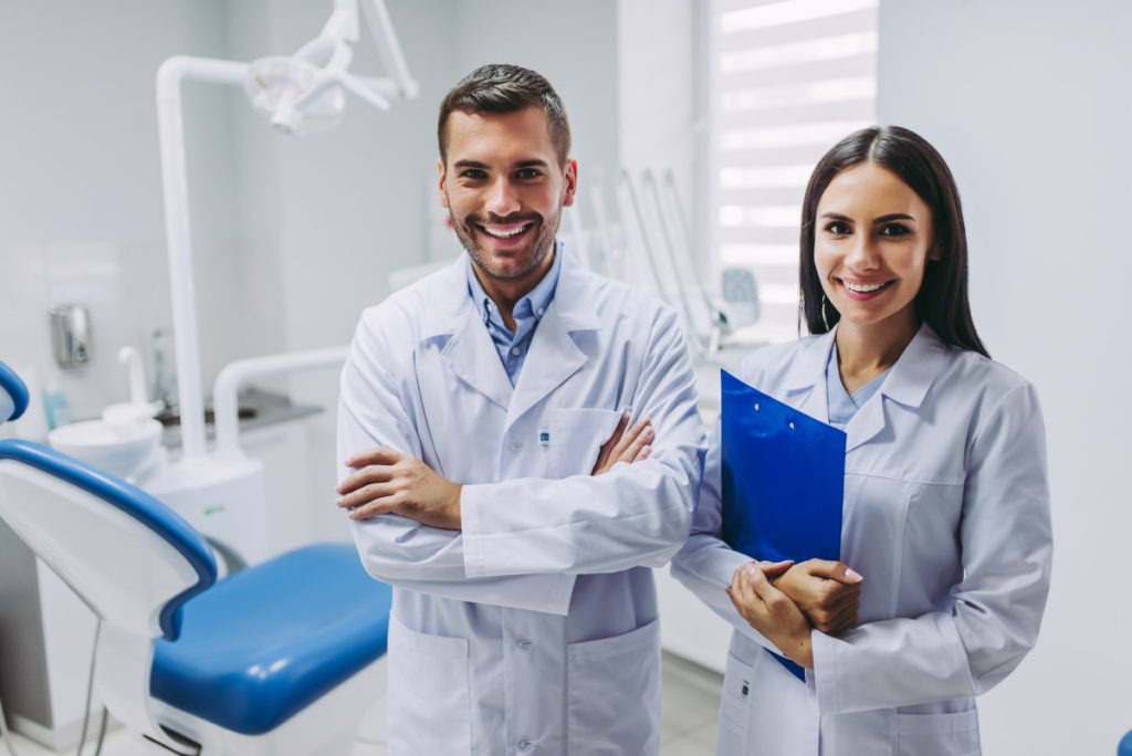 Dentist VS Denturist: What Are The Differences?